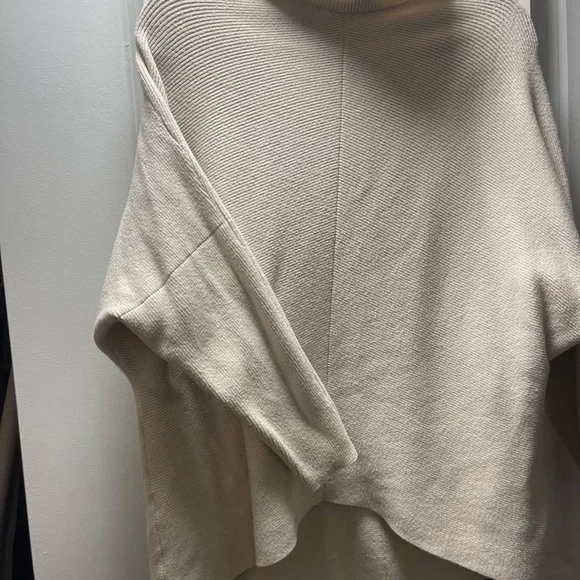 Blogger turtleneck! - Picture 3 of 3